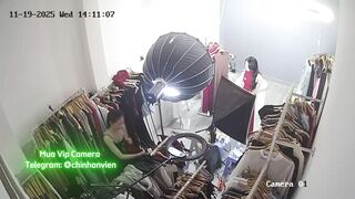 Hack Camera Em Gái Chủ Shop Bị Người Quen Leak Video Thay Đồ Live Bán Hàng