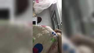 Đụ tập thể em gái ngại ngùng, rồi bán sữa chu...