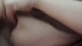 Gái ome xoa vú thủ dâm