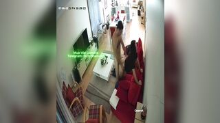 Hack Camera Nứng Quá Đè Vợ Dâm Ra Địt Ở Phòng Khách