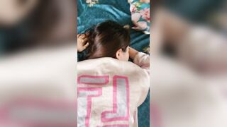 vừa địt vừa vỗ đo mông bé sinh viên loli