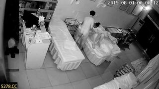 Hack cam vợ chồng chịch nhau em con gái còn phải nứng