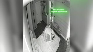 Hack Camera Vừa Địt Vợ Vừa Xem Điện Thoại