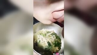 NAY EM ĂN MÓN BÚN CHẤM ĐẦU BUỒI
