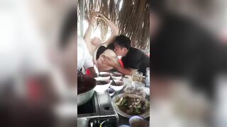 Nhậu rồi cho bạn chồng bú vú tại bàn nhậu