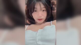em gái quay video xoa vú, móc lz cho ny 👻👻👻(phần 2)