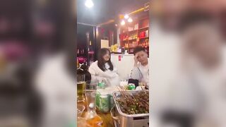 Em gái say rượi khoe vú cho bạn thân xem