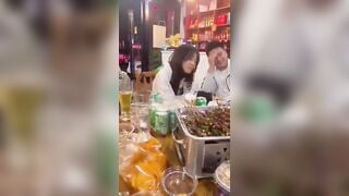 Em gái say rượi khoe vú cho bạn thân xem