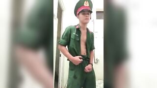 Chú công an dâm