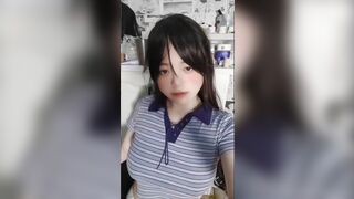 ái vân học sinh lớp 11 sở hữu cặp vú khủng và chiếc bím hồng