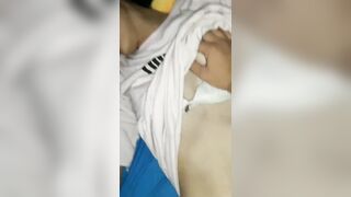 Có sướng bé em họ vẫn chống cự