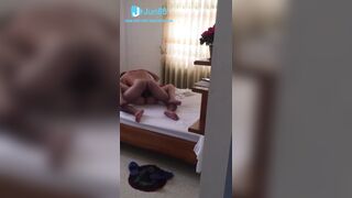 Sang gọi bạn mà thấy cảnh cửa mở 2 vk ck nó địt nhau trong nhà