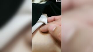 Làm anh mà khốn nạn Đè em họ ra bóp vú nó