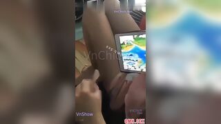 [Shock] Vào phòng trọ em ny bị em lén lúc sục cặc vắt sữa khi 2 con bạn thân đang nằm