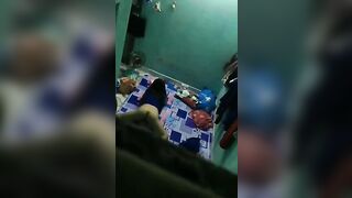 Quay lén bà chị họ đang thủ dâm trong phòng