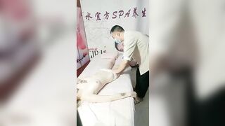 Massage toàn thân bị KTV địt