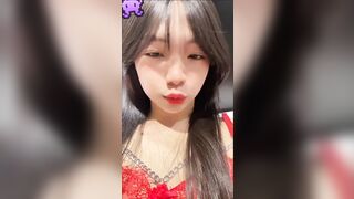 Clip 18+ Khánh Linh chân dài