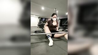Gái việt mông đùi to livestream tập gym rồi làm tình luôn p1