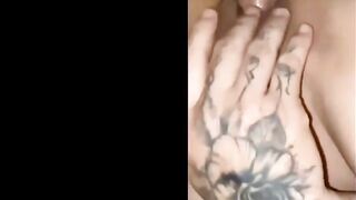 Gái xinh ngủ với mẹ mà nứng lồn, Tự bóp vú móc lồn Bú dâm Thủy chát sex Djt nhau