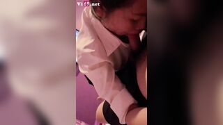 Em nhân viên bất động sản và buổi ký hợp đồng thành công