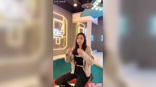 [Hot] Full trọn bộ 12p em gái Trung vú khủng lộ clip địt nhau như máy khâu vú lắc lư