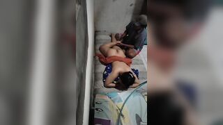 Chồng làm xa, vợ nứng lồn thuê xe ôm về địt