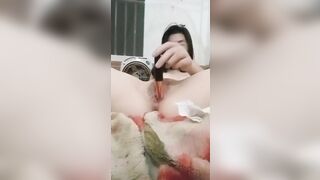 Gái xinh ngủ vs mẹ, Mà nứng Chát sex Thủ Dâm mặt non rên tự bú lồn dâm thủy