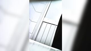 Quay lén em gái xinh đẹp đi đái nhưng đít hơi đen đái không rửa lồn hơi dơ