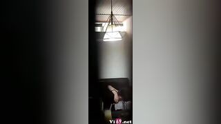 Tuổi mới lớn hai đứa lớp 10 vào quán cafe rồi lột đồ địt tại đấy mặc kệ khách quan