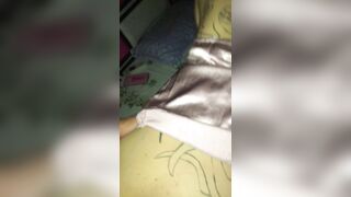 Em gái xăm mình