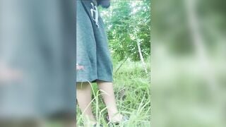 Em học sinh 2k8 nứng lồn trốn ra sau vườn để thủ dâm