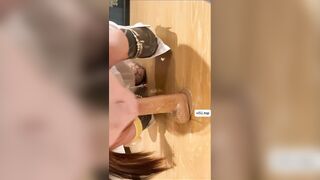 Gái dâm xăm trổ vú to khoe hàng bú mút con cặc giả dâm đãng kích thích