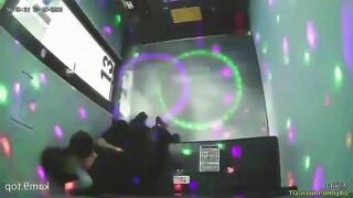 Cặp đôi làm tình trong quán karaoke Hàn Quốc
