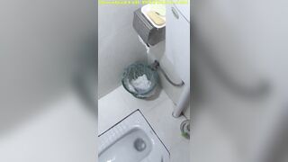 清楚系とギャル続々と個室で水着を脱いでいく幻 プール編 1