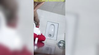 清楚系とギャル続々と個室で水着を脱いでいく幻 プール編 1
