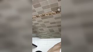 Vào phòng con bạn tắm Quay Video Bóp Vú Móc lồn, Bị chửi um xùm rồi djt nhau