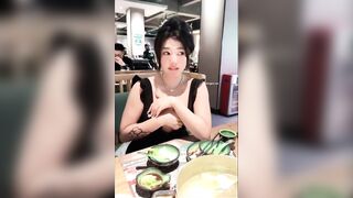 Khoe vú gạ trai trong quán ăn rồi đưa về nhà nghỉ địt dâm đãng kích thích