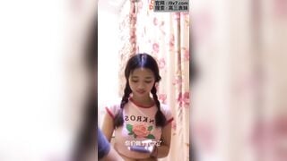 Bóp vú sờ lồn con bạn thân hàng ngon dâm đãng kích thích siêu dâm