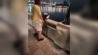 Nữa đêm nứng cặc mang e ghệ dâm ra lang cang cầu doggy public cực sướng