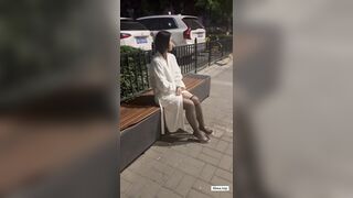 E teen dâm đãng thích lột đồ phô dâm đi ngoài đường cho mọi người cùng xem