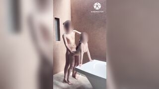 Đụ nhau bắn ngập lồn với e rau dáng ngon từ bồn tắm ra đến giường trong khách sạn
