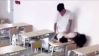 Thanh niên móc lồn cho con bạn thân