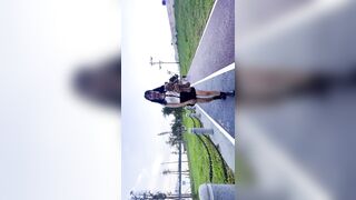 Gái xinh ra công viên khoe vú khoe lồn ngon dâm đãng