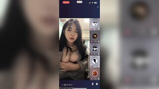 Show ngực  hàng cho mấy anh nhà mạng xem
