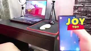 Cho vợ vừa nhét sextoi vào lồn vừa chơi game