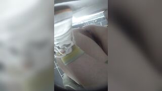 Quay lén em gái đi vệ sinh 3
