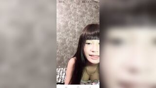 Em gái trẻ khoe hàng 8