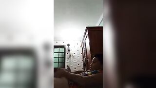 Thanh niên trốn mẹ sục cặc