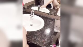 Bị chửi bị đái ướt hết mặt mà thanh niên vẫn cam chịu để thỏa mãn em
