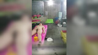 Quay lén dịch vụ tắm công cộng